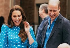 Kate i William na nowym obrazie. Jak figury woskowe? "Krzywa lewa część twarzy"