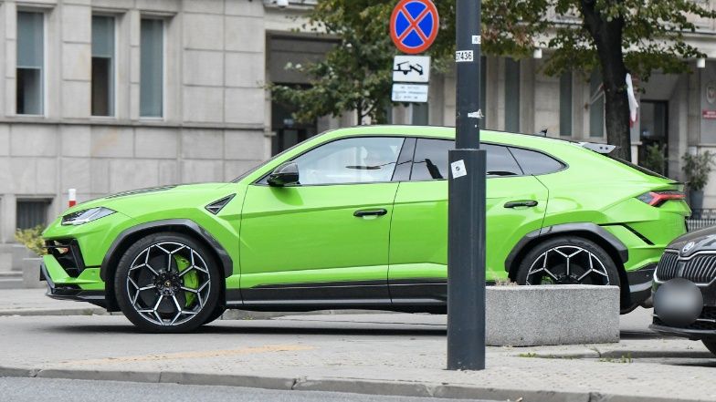 Kuba Wojewódzki wsiada do luksusowego lamborghini