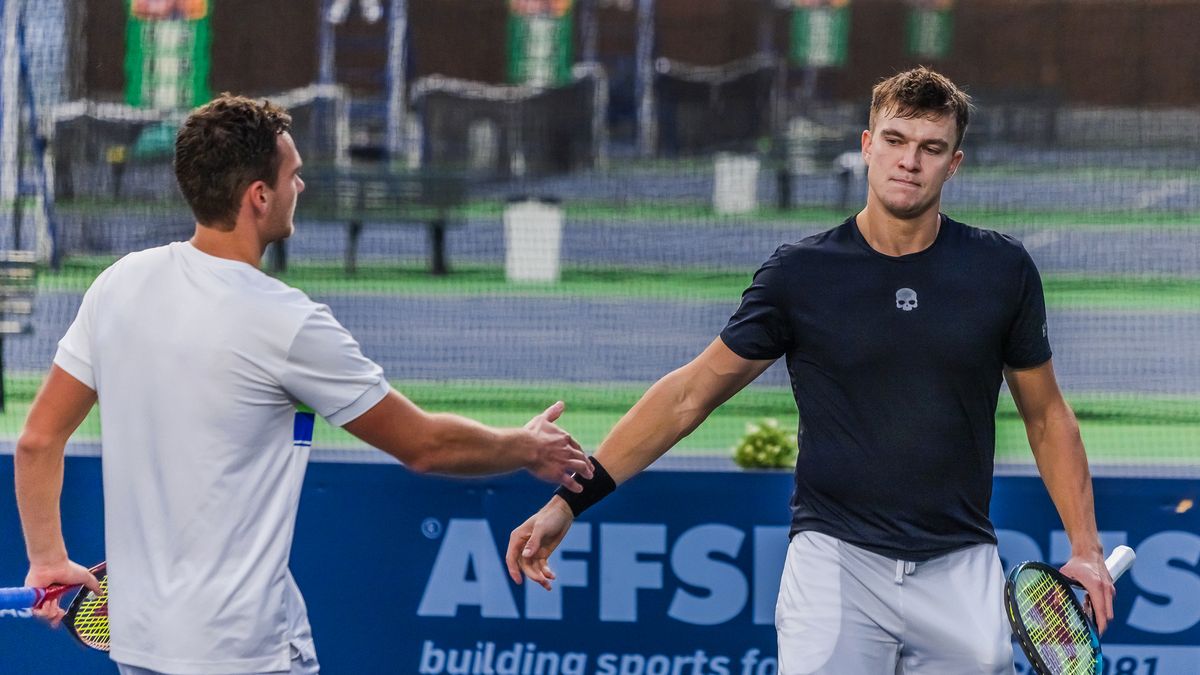 Materiały prasowe / FPtenis / Na zdjęciu: Piotr Matuszewski i Karol Drzewiecki