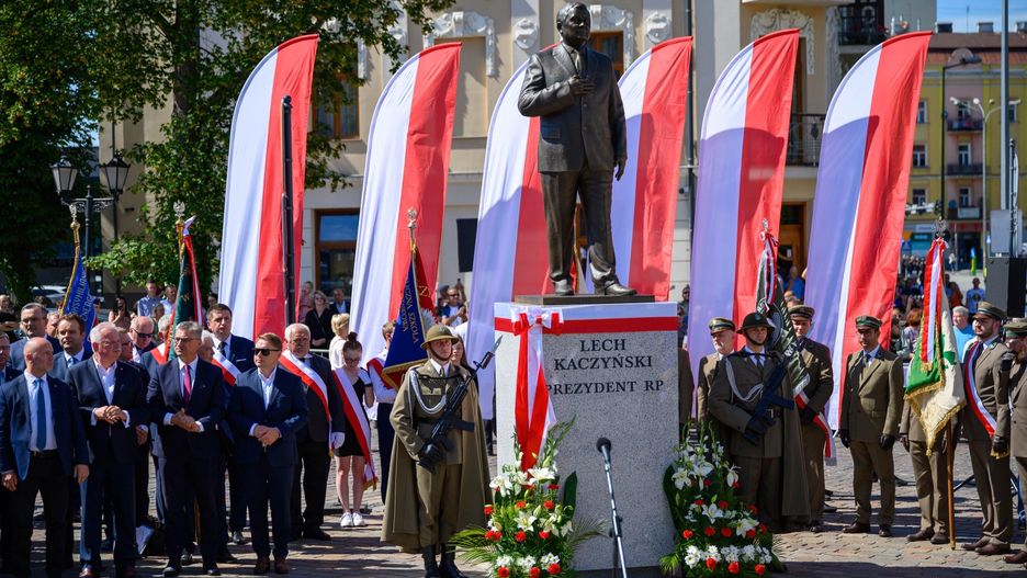 Uroczystość odsłonięcia pomnika prezydenta RP Lecha Kaczyńskiego