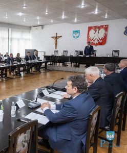 Policja na sesji rady powiatu. W tle afera podkarpacka