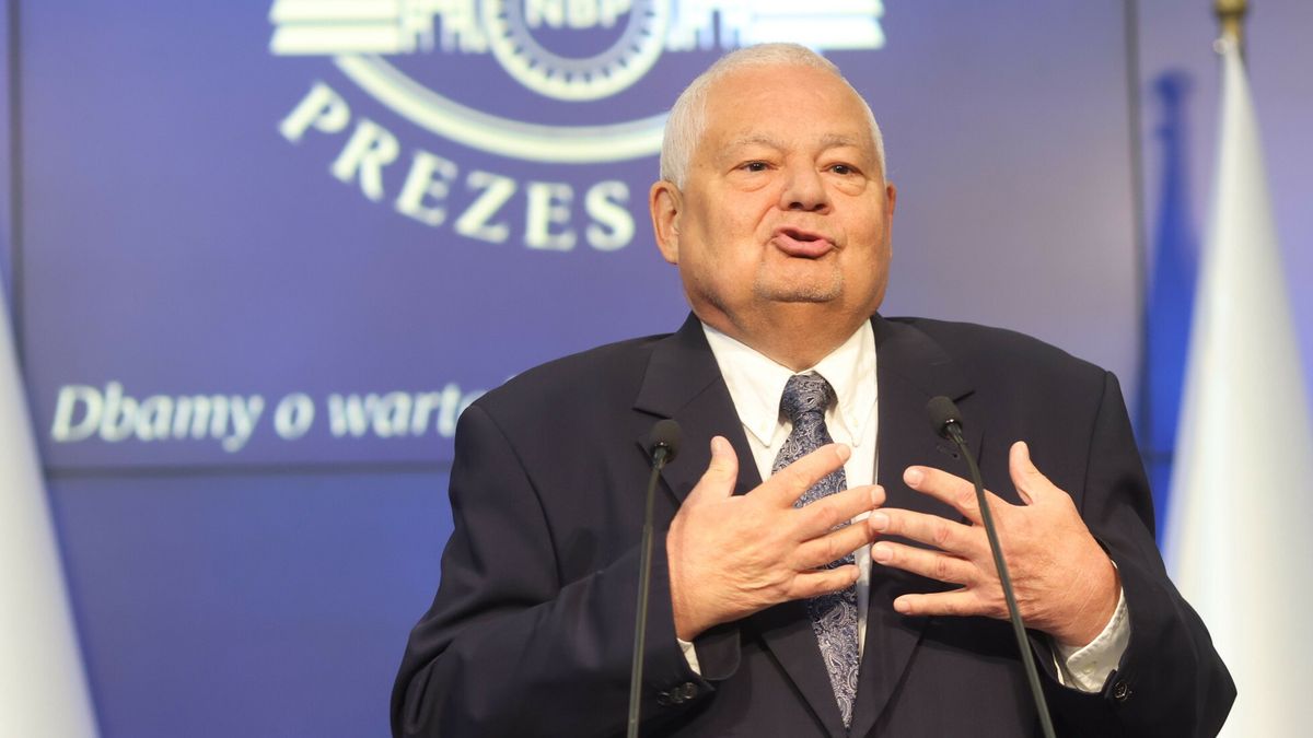 Konferencja prezesa NBP Adama Glapi?skiego06.10.2022 Warszawa Konferencja prezesa NBP Adama Glapinskiego N/z Adam Glapinski fot Andrzej Iwanczuk/REPORTERAndrzej Iwanczuk/REPORTER