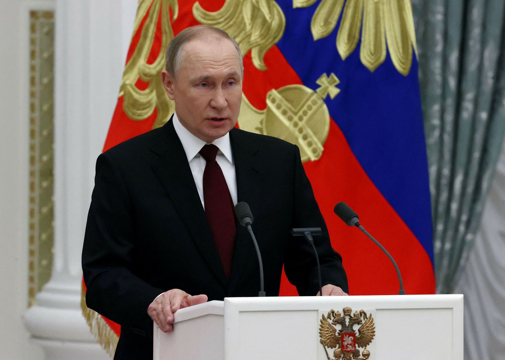 arch49Russian President Vladimir Putin speaks during a ceremony to present the highest state decorations at the Kremlin in Moscow on February 2, 2022. (Photo by Sergei KARPUKHIN / POOL / AFP)SERGEI KARPUKHIN