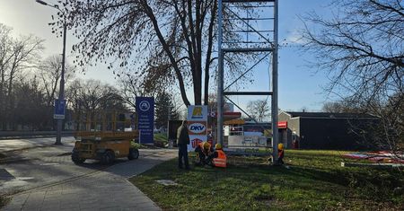Na tej stacji paliw w Lublinie już nie zatankujemy. Rozpoczęły się prace demontażowe, potem budynek zostanie zburzony [ZDJĘCIA]