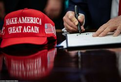 Teorie spiskowe zwolenników Trumpa. Będą o nich uczyć w szkole