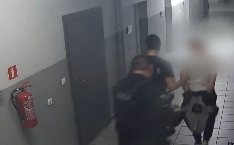 Agresywny 45-latek w Lubinie zaatakował ratownika i groził policjantowi. Mężczyzna trafił do aresztu