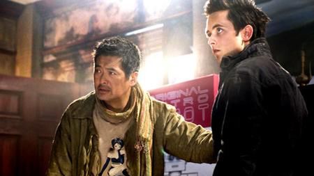 Od lewej: Chow Yun-Fat jako Mistrz Roshi i Justin Chatwin jako Goku