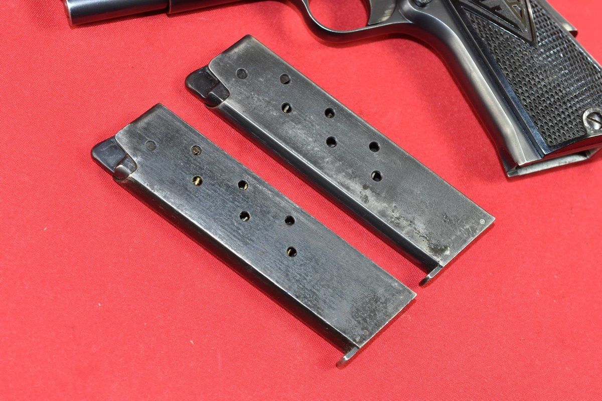 Piękny VIS wz. 35 z 1939 roku. Pistolety były dostarczane z dwoma magazynkami w komplecie.