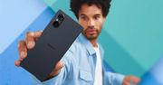 Sony przekonuje, że dwa aparaty są lepsze niż trzy. Xperia 5 V oficjalnie
