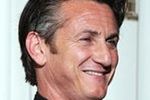 Sean Penn surfuje z dziewięciorgiem dzieci