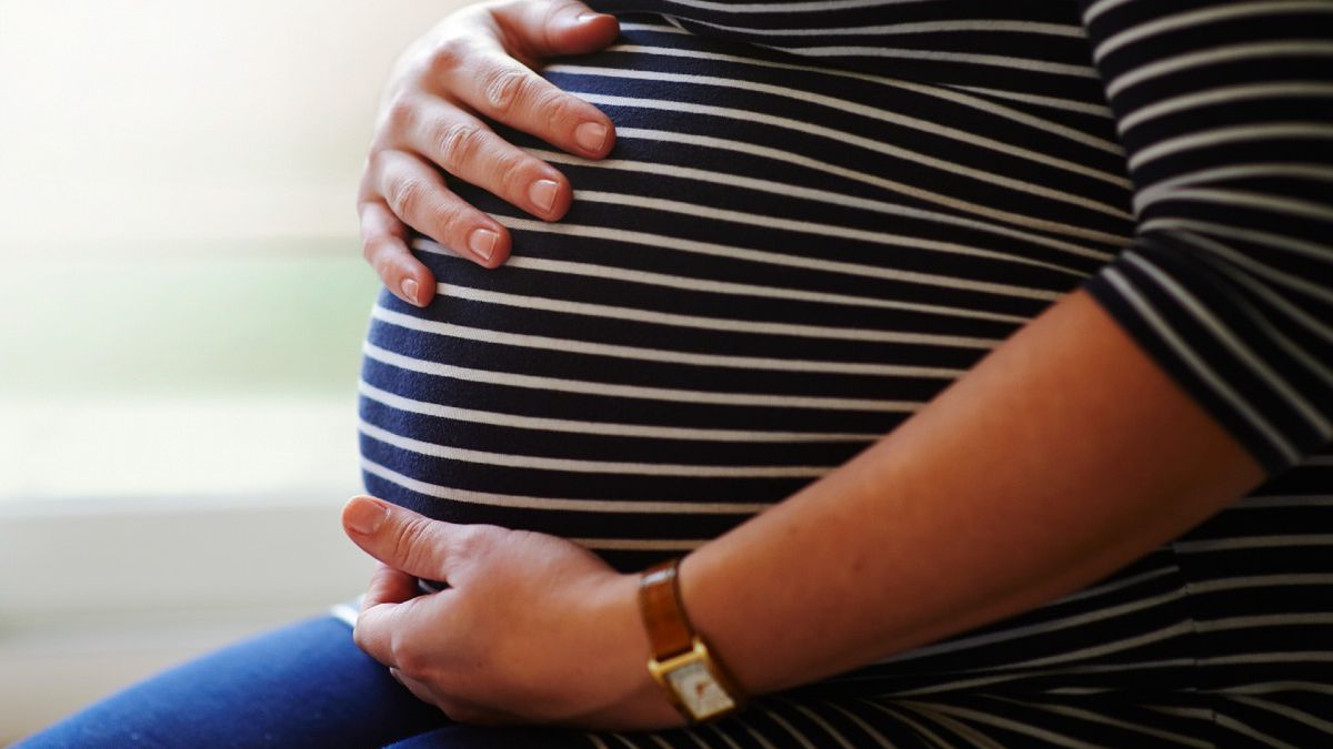 Została surogatką chorej córki. Urodzi własną wnuczkę 