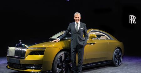 "Pobiliśmy rekord sprzedaży, ale nie to jest miarą naszego sukcesu". CEO Rolls-Royce'a podsumowuje 2022 r.