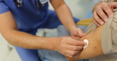 Te wirusy atakują jesienią z większą mocą. Część osób może zaszczepić się za darmo