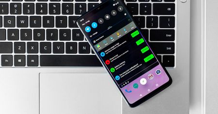 Instalujesz je, by telefon lepiej działał? Lepiej przestań to robić