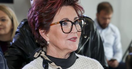 Za chwilę będą wszędzie. Spodnie Kwaśniewskiej biją na głowę jeansy