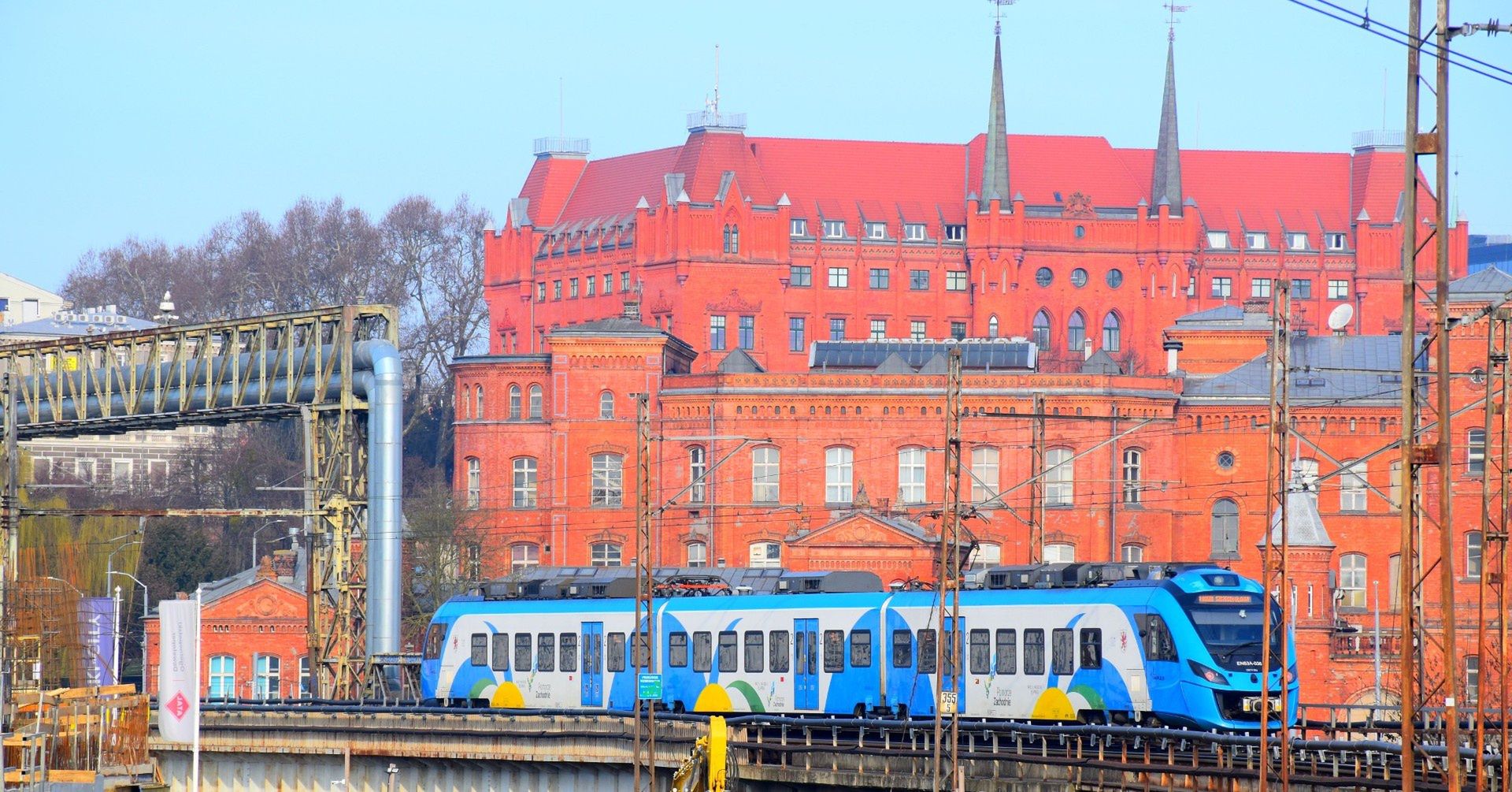 Szczeciński Bilet Metropolitalny można nabyć w kasach biletowych POLREGIO, u obsługi pociągów REGIO, w kasach biletowych ZDiTM, w stacjonarnych automatach biletowych, poprzez stronę internetową ZDiTM oraz w aplikacjach służących do zakupu biletów