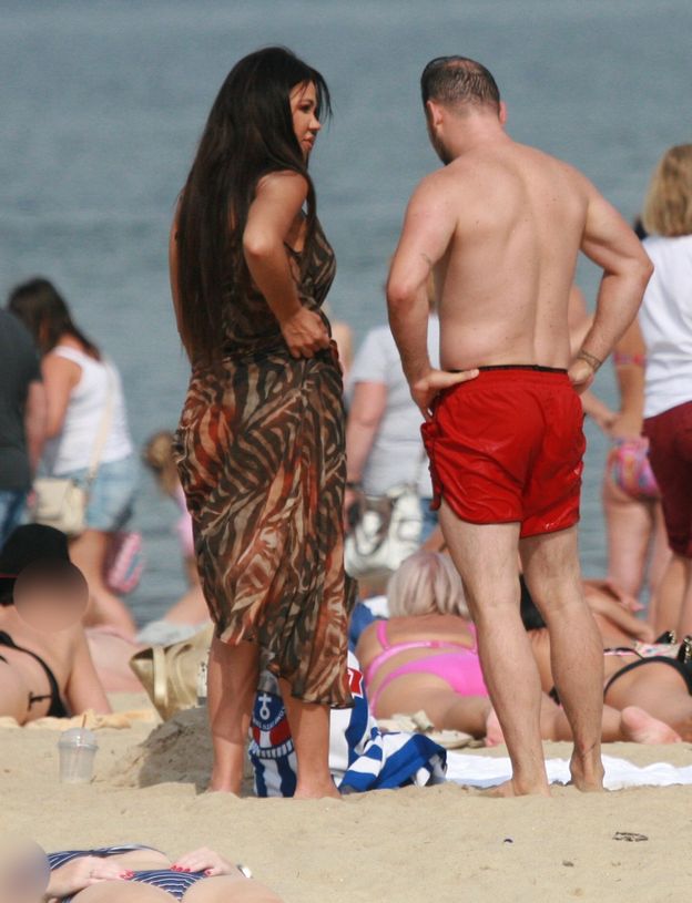 Sylwia Bomba KOMENTUJE zdjęcia z Grzegorzem Collinsem z sopockiej plaży! Robi się poważnie?