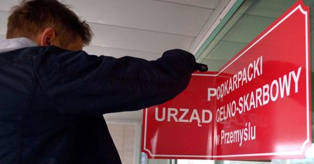 Chaos w skarbówce - zlikwidowane stanowiska, brak nowych przepisów. Kontrole KAS mogą być nielegalne