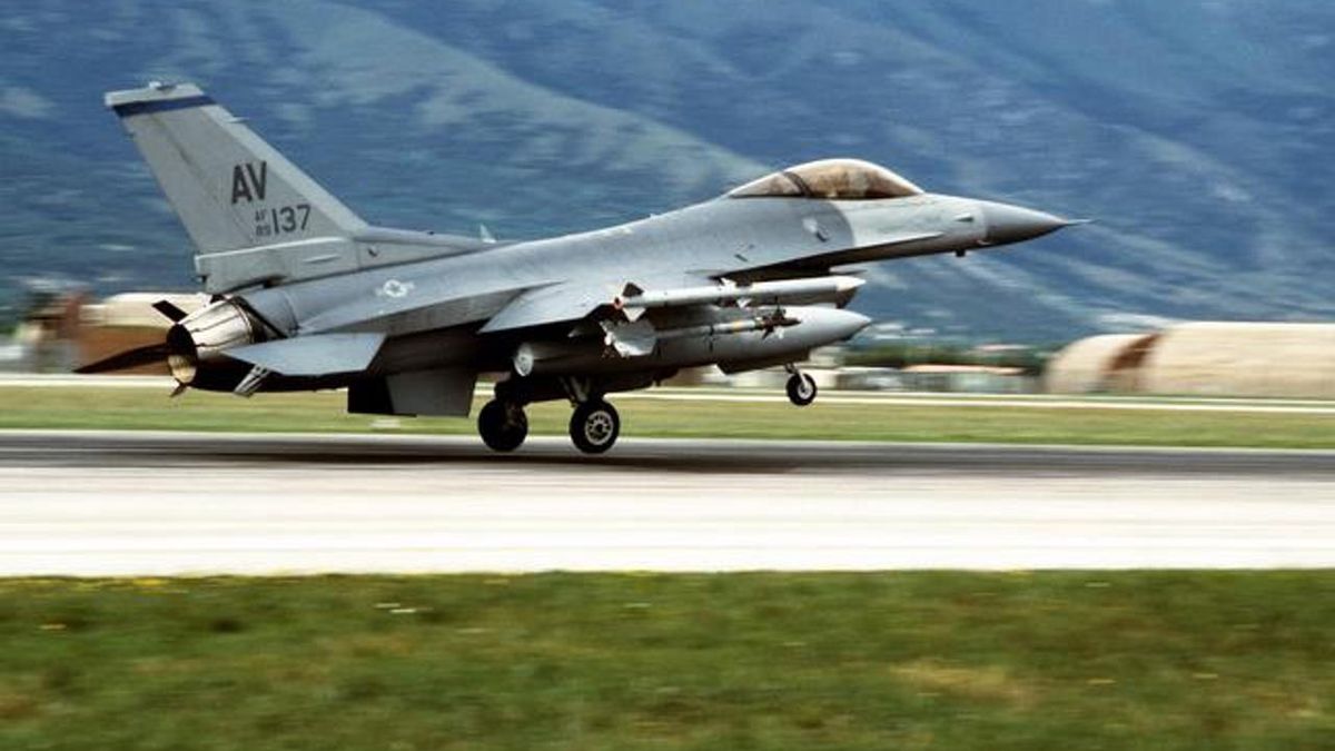 Amerykański F-16 działający w ramach NATO