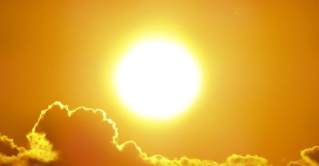 Ależ plama na Słońcu! Słońce wystrzeliło serię silnych rozbłysków