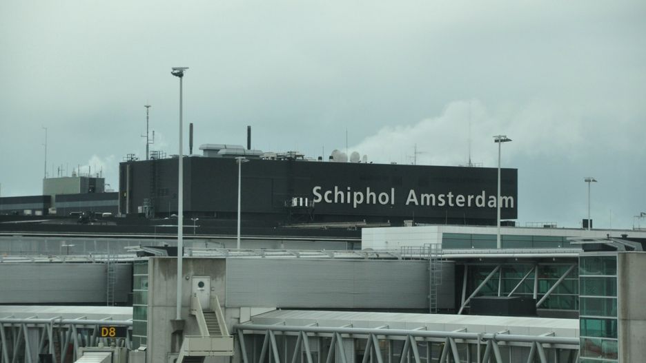 Podr�?e AlMaPHOTO: ALBIN MARCINIAK / EAST NEWS Lotnisko w Holandii, Port lotniczy Amsterdam-Schiphol, Luchthaven Schiphol Amsterdaml, Amsterdam Airport Departures,Terminal lotniska, Transport lotniczy, Linie Lotnicze, odprawa na lotnisku, terminal odlotow i przylotowAlbin Marciniak 
