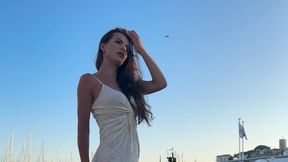 Ma o 20 lat starszego męża. Często pisały o niej zagraniczne media