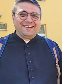 Uczennica napiła się energola przy księdzu. Nie wiedział, co zrobić