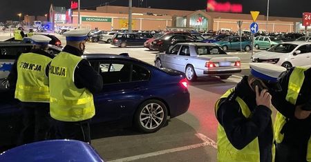 Miały być nielegalne wyścigi. Był nalot policji i grad mandatów w śląskim
