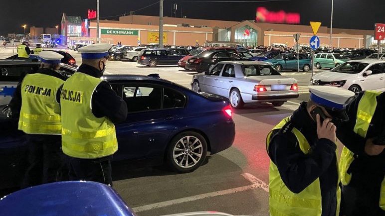 Śląskie. Na parkingu w Poczesnej policjanci ujawnili aż 131 wykroczeń.