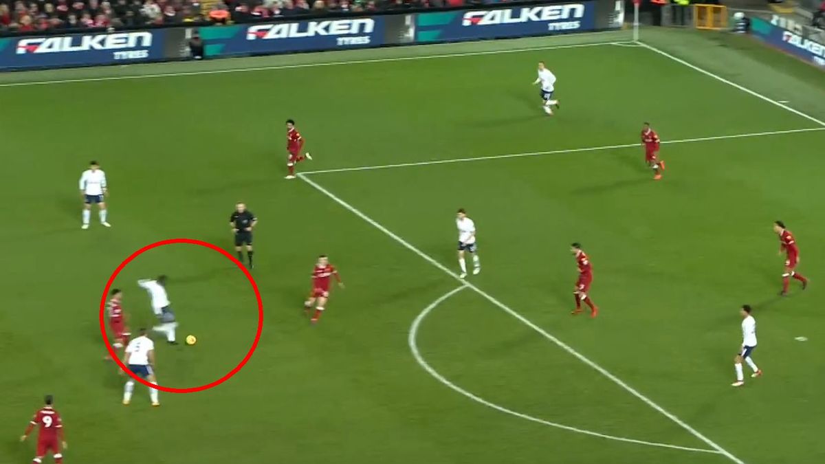 Zdjęcie okładkowe artykułu: Materiały prasowe / Dugout / Na zdjęciu: gol Victora Wanyamy w meczu z Liverpoolem