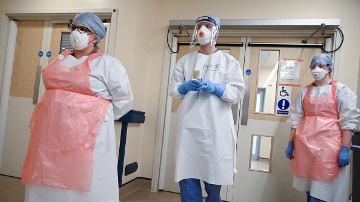 W Wielkiej Brytanii zatwierdzono pierwszy na świecie lek dla chorych na COVID-19 