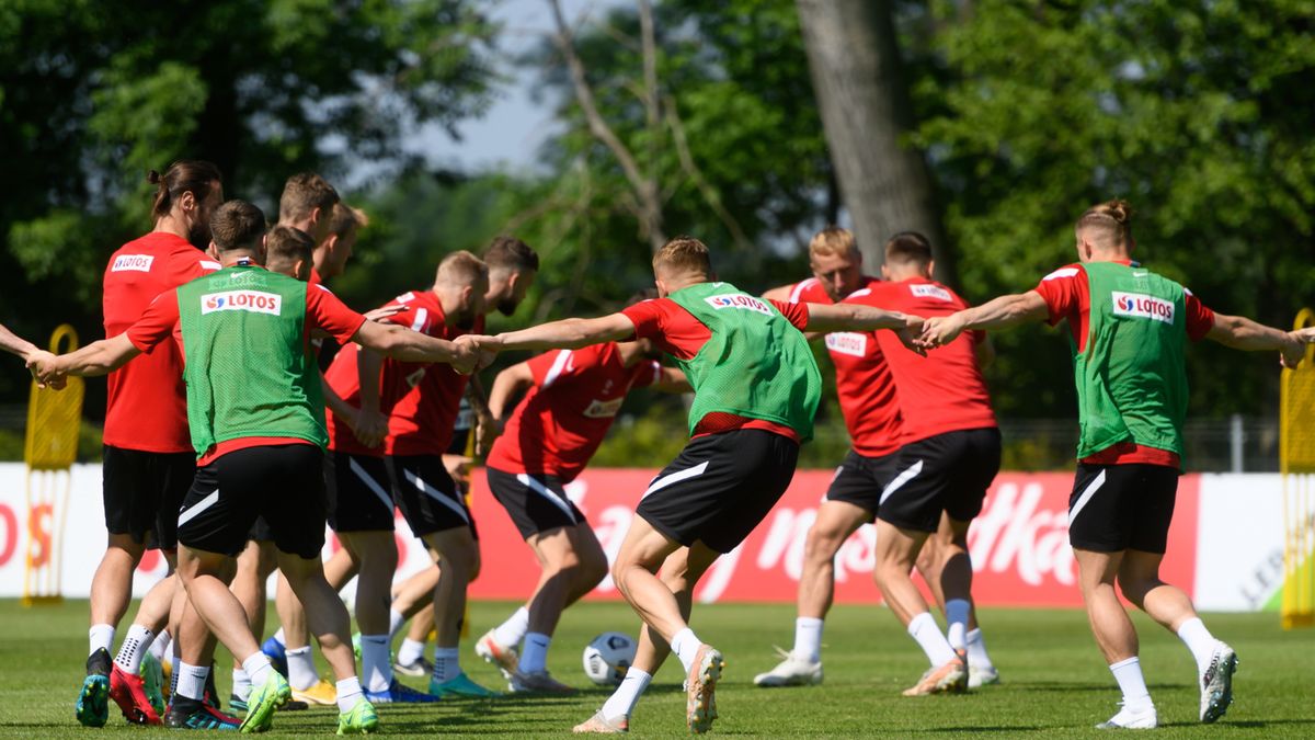 Zdjęcie okładkowe artykułu: PAP / Jakub Kaczmarczyk / Na zdjęciu: zawodnicy piłkarskiej reprezentacji Polski podczas treningu