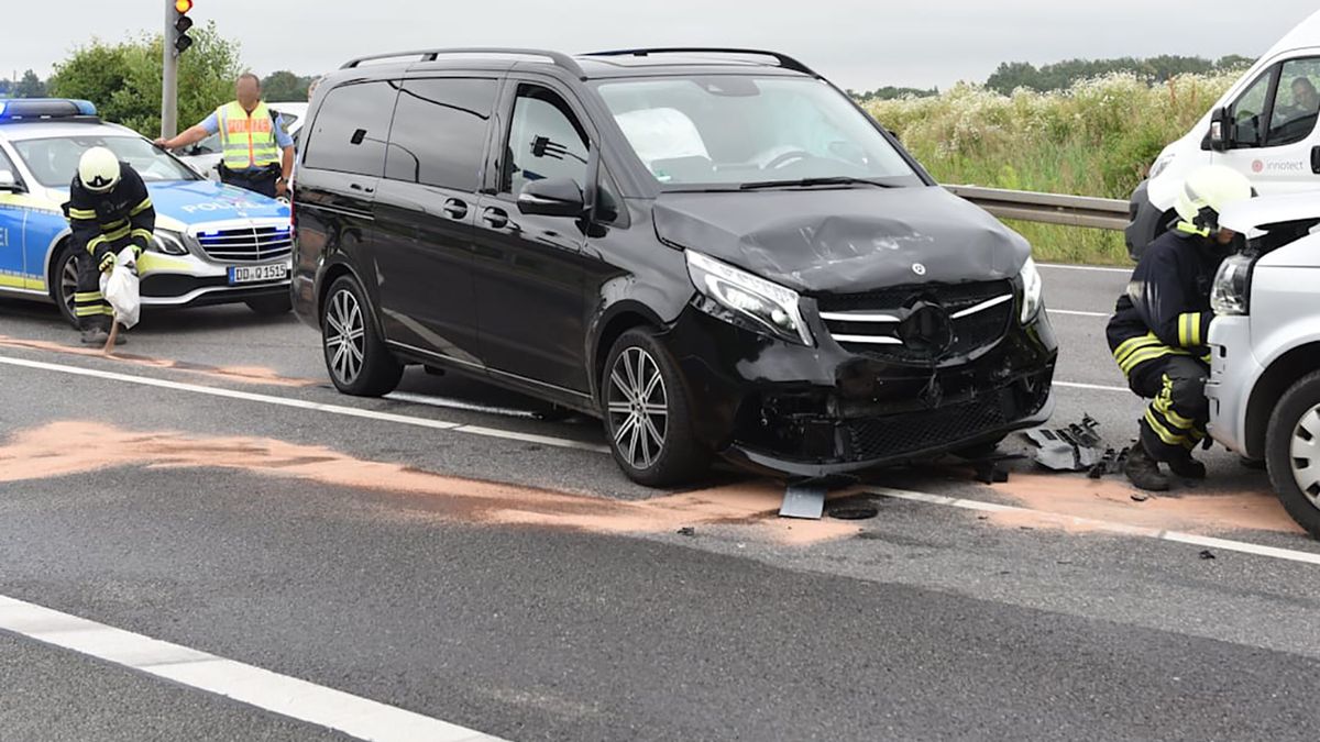 Brawurowa ucieczka zakończyła się kolizją przy zjeździe z autostrady