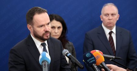 Wójt Wojciechowa pod naciskiem wojewody, kuratora oświaty i radnych zawiesił dyrektora Szkoły Podstawowej w Miłocinie