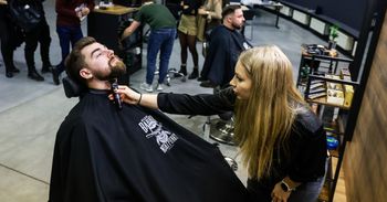 Poznań: Barberzy, badania i dużo mężczyzn. Wyjątkowe "Męskie Sprawy" na MTP. Zobacz zdjęcia