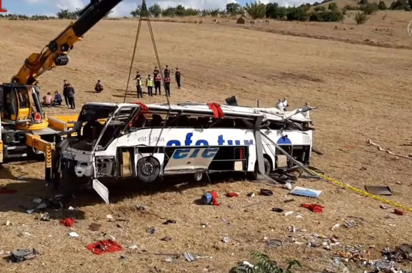 Katastrofa autobusu na tureckiej autostradzie. Nie żyje 14 osób
