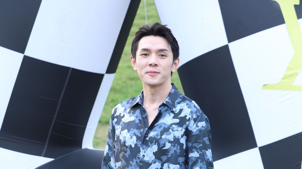 SHANGHAI, CHINA - AUGUST 06: Beauty livestreamer Austin Li Jiaqi attends Louis Vuitton S/S21 Men's Collection event at Shanghai Tank Art Park on August 6, 2020 in Shanghai, China.  (Photo by VCG/VCG via Getty Images)