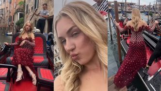 Caroline Derpienski w czerwonej sukni stroi miny na GONDOLI w Wenecji