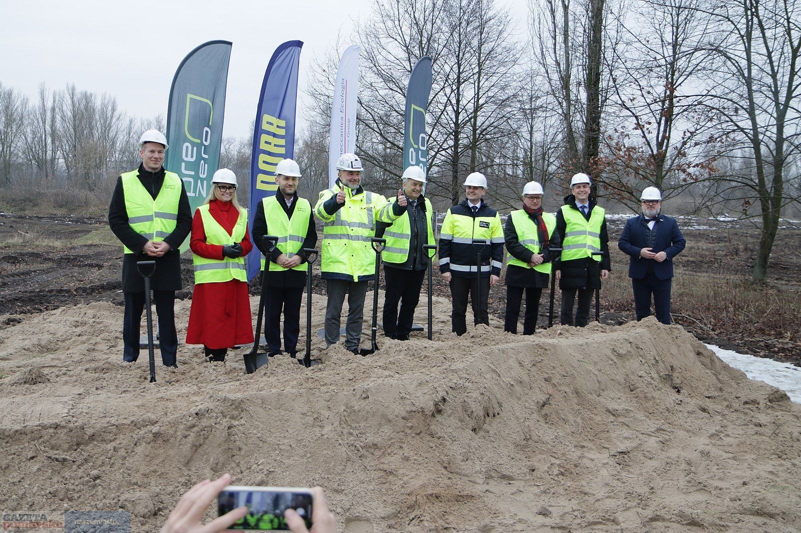 Tak było na wbiciu symbolicznych pierwszych łopat na budowie Instalacji Termicznego Przekształcania Odpadów we Włocławku, 4 grudnia 2025 roku.