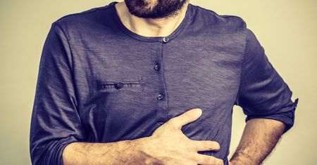 Ból z lewej strony pod żebrami - przyczyny, diagnostyka, leczenie