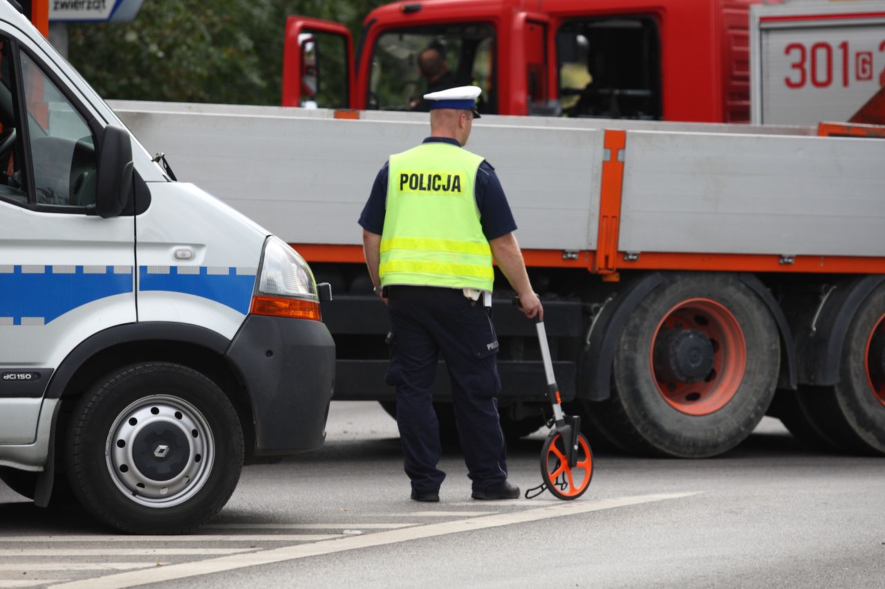 Wypadek na S7. Samochód ciężarowy zderzył się z busem. Jedna osoba nie żyje