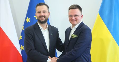 PO i Lewica odpowiadają Hołowni: "Wprowadza wyborców w błąd"
