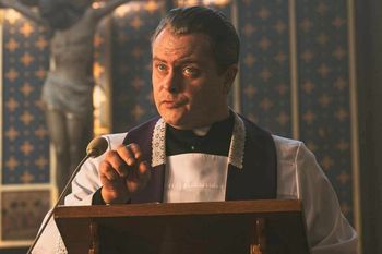 Reżyser przez 12 lat był ministrantem. "Ja tam byłem, wiem, jak to wygląda"