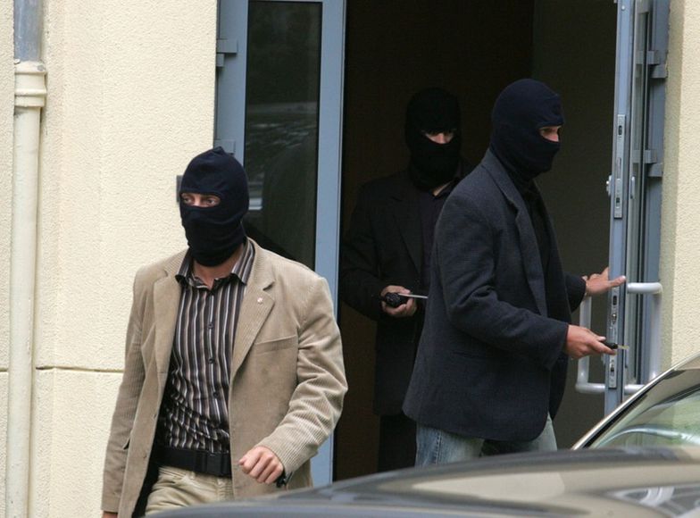 Akcja ABW i zatrzymanie 7 osób. Chodzi o oszustwa na miliony złotych