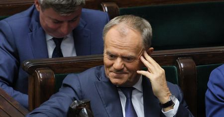 Tusk wyśmiał akcje PiS-u. "Niedługo zabraknie cegieł"