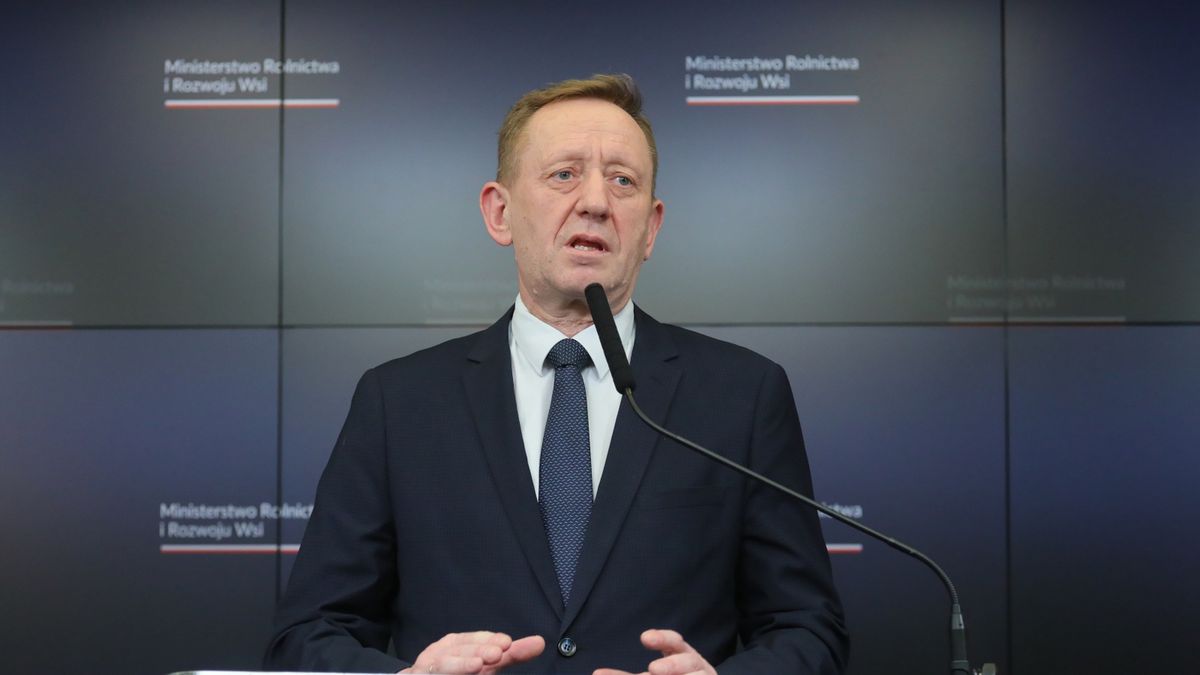 Robert Telus
Warszawa, 14.04.2023. Minister rolnictwa i rozwoju wsi Robert Telus podczas briefingu prasowego nt. rozm�w w sprawie importu zb� z Ukrainy, 14 bm. w siedzibie MRiRW w Warszawie. (jm) PAP/Pawe� Supernak
Pawe� Supernak
briefing, import, konferencja, rolnictwo, ukrai�skich, ukrai�skie, zbo�e, �bo�a, �b�