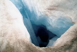 Wielkie kanały w lodowcu szelfowym na Antarktydzie