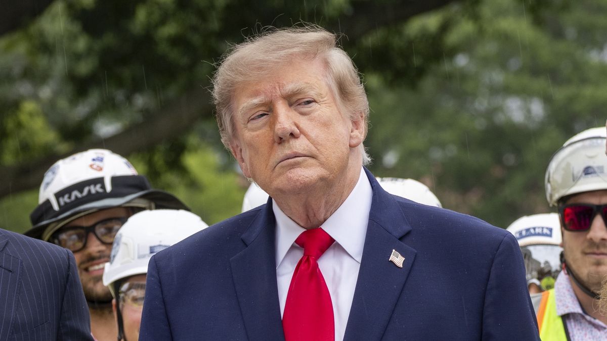 US President Donald Trump delivers remarks during the ribbon-cutting ceremony for the new helipad on the South Lawn of the White House in Washington, DC, USA, 21 September 2026 (issued 22 September 2026). President Donald Trump is scheduled to depart from the newly completed White House helipad for New York, where he will attend the United Nations General Assembly and address world leaders on 22 September 2026. EPA/SHAWN THEW Dostawca: PAP/EPA.