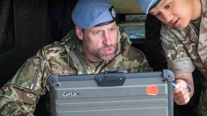 Książę William oczarował panie fotkami w mundurze i z zarostem