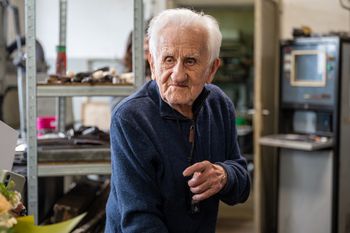 Ma 100 lat i nadal pracuje. Tym zajmuje się najstarszy pracujący Polak